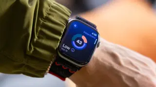 Apple Explores Screenless and Round Watches Ahead of AI Push