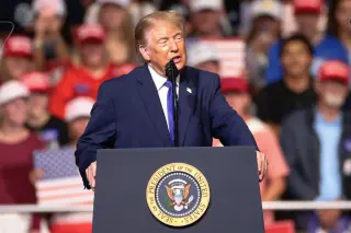Trump Abandons Midwest Rallies for Virtual Blitz as Midterm Races Tighten