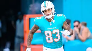 Waller Signs One-Year Deal to Bolster Panthers' Tight End Room