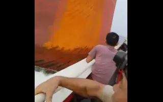 Bulker Collision Off Singapore Leaves Fishing Vessel Unscathed, Video Shows