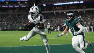 Cowboys End Eagles' Home Streak with 38-21 Victory in NFC East