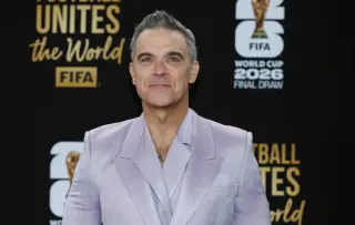 Robbie Williams jokes his World Cup mic moment away with mint, not cocaine