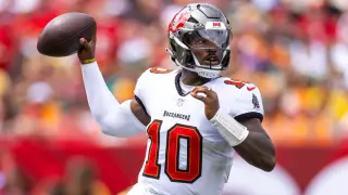 Cowboys' Historic Offense Meets Buccaneers' Rookie Quarterback in Week 5