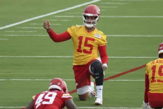Mahomes defies odds with Week 1 return after knee rehab