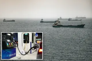 Oil slides toward $70 as Hormuz evacuation plan boosts supply hopes