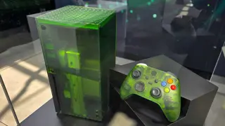 Xbox Series X25: a translucent green 25th‑anniversary edition with free Showcase swag for attendees
