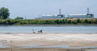 Hungary Races to Raise Danube Level with Rocks and Barges to Save Paks Nuclear Plant