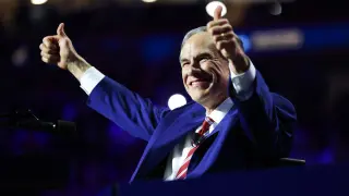 Texas gubernatorial polls show Abbott leading by 7 to 8 points, but Hinojosa gains ground among independents