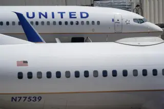 United 777 Plunges 3,600 Feet in One Minute During LAX Approach, Injuring Four Crew