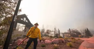 Beacon Hill wildfire forces mass evacuations as winds push flames in Spokane Valley
