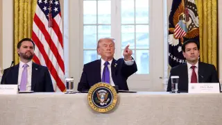 Trump privately hints JD Vance could lead his 2028 bid over Rubio