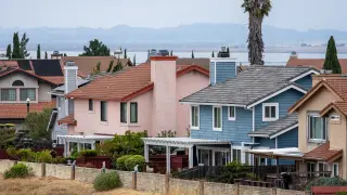 Mortgage Rates Break Above 7% as Oil Rally Pushes Yields Higher
