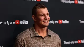Gronkowski Followed Swift-Kelce No-Gift Rule at Madison Square Garden Wedding