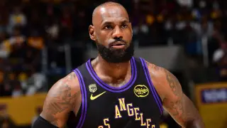 KD-Led Rockets Clash with LeBron’s Lakers in Game 2 Showdown
