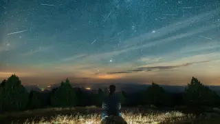 Orionid Meteor Shower Peaks Oct 21-22: Fast Halley's Comet Debris Visible Globally