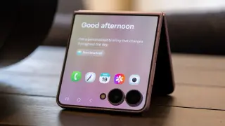 Samsung Z Flip 8 Offers Minor Upgrades at Higher Price, While Fold 8 Line Sees Sales Surge