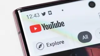 Landscape-mode YouTube bug on Android blocks scrubbing and controls