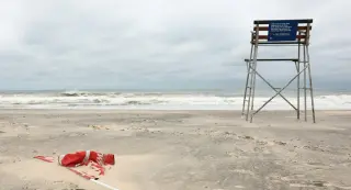 Shark sightings spark rolling closures at Rockaway Beach