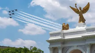 Trump pitches 250-foot Triumphal Arch as drone-ready military complex