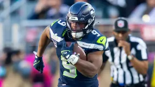 Walker's Historic Pace Highlights Seahawks' Offensive Regression