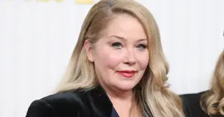 Christina Applegate’s Health Deteriorates as Doctors Search for Cause Behind Unexplained Symptoms