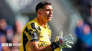 Chelsea's clean sheet marred by Martinez's hospitalization after head clash