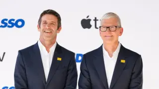 Cook backs Ternus as Apple’s next era begins on final earnings call