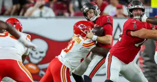Butker’s long kicks spark Chiefs, but late misses doom them in preseason loss to Bucs