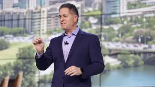 Dell lifts AI-server forecast after strong Q2 earnings