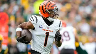 Bears sideline Caleb Williams; Vikings split wide receiver status in Week 5
