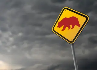 CAPE Signals Bubble Risk: Rare Valuation Level Echoes Dot-Com Era