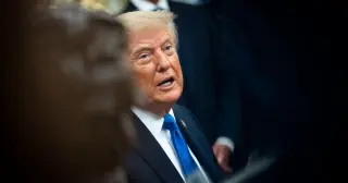 Trump Threatens Wide Trade Halt to Pressure Fed Rate Cuts