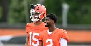 Browns weigh four-QB approach as IR buys roster flexibility