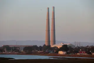 Moss Landing Battery Fire Flare-Up Reignites California Safety Concerns