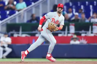 Phillies shuffle infield as Arraez arrives, Harper shifts to right field