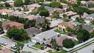 Iran detente nudges mortgage rates down, but Fed hike risk looms