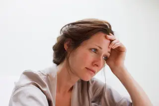 Chronic money stress tied to faster brain aging and higher Alzheimer’s risk, study finds