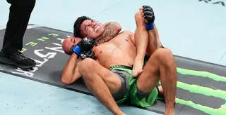 Silva Overcomes Slow Start to Submit Delgado in Noche UFC 4 Main Event