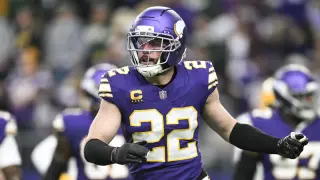 Adams Injury Could Open Door for Smith’s Vikings Return