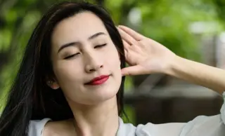Seeing the Sound: Visual Cues Sharpen Hearing in Noise