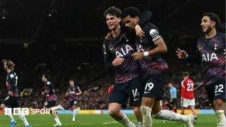 Solanke's Late Header Earns 10-Man Spurs a Draw Against Struggling United
