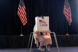 Sanders and Murphy Rally in Florida as Vance Faces Scrutiny in Michigan