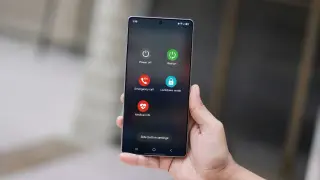 One UI 9.0 auto-locks on power-menu open, dropping explicit Lockdown Mode