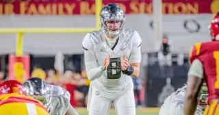 UCLA’s Ground Game Meets Oregon’s Quarterback Crisis in High-Stakes Big Ten Clash