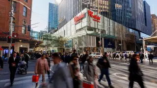 Australia and Japan lift on strong US earnings amid Iran jitters
