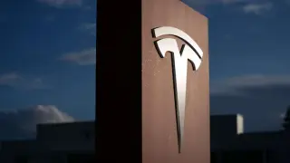 Tesla profits dive as discounts and fading credits dent results