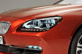 US Automakers Begin Rolling Out Adaptive Headlights After Decade-Long Regulatory Delay