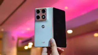 Motorola Razr Fold Enters the Foldable Arena Ahead of Apple’s iPhone Fold