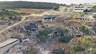 400,000-year-old cave finds trace complex pre-human life in Israel
