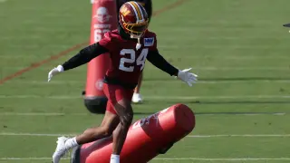 Commanders place Witherspoon on reserve/retired to make room for Moreau
